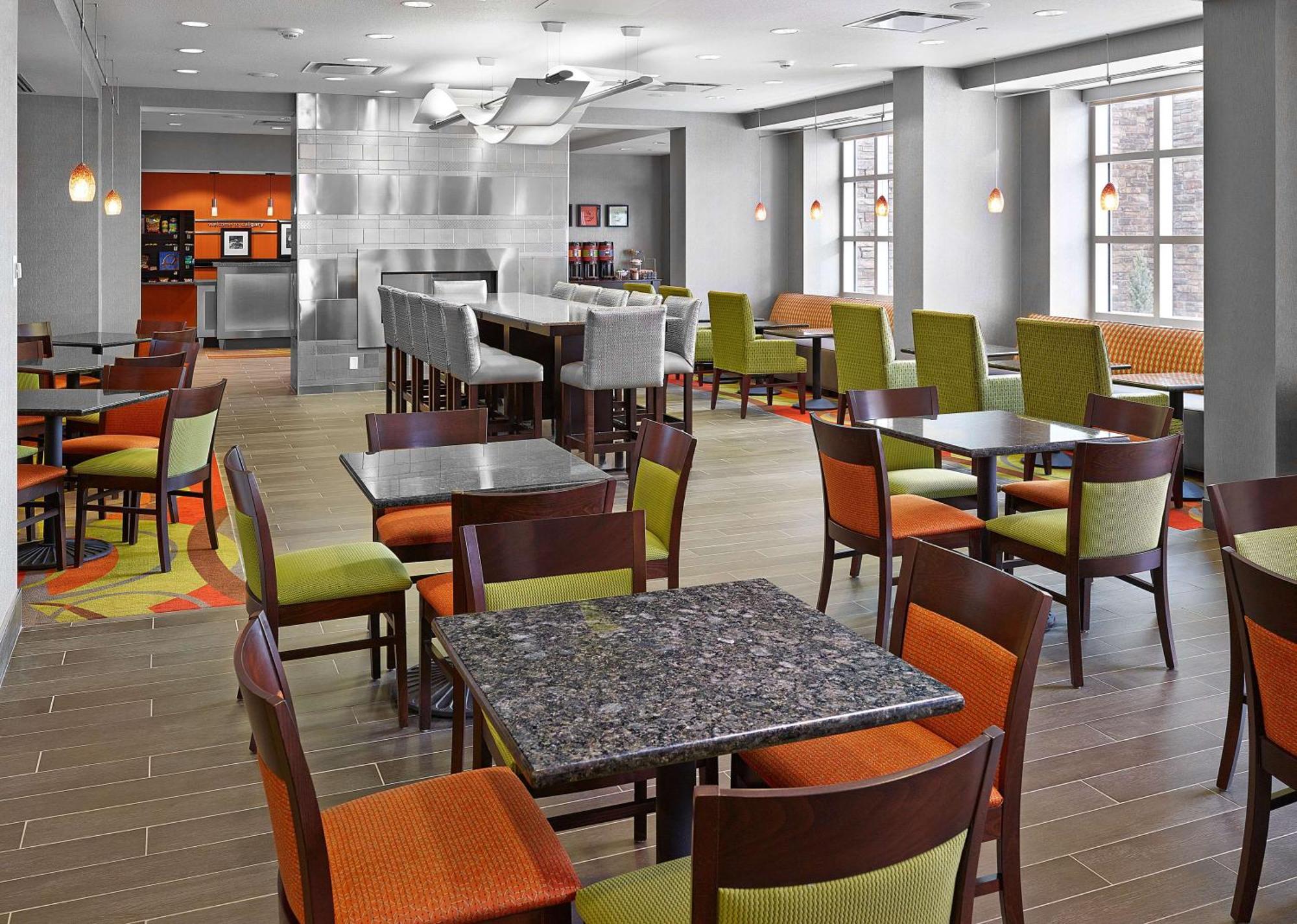 Hampton Inn By Hilton Calgary Airport North Esterno foto