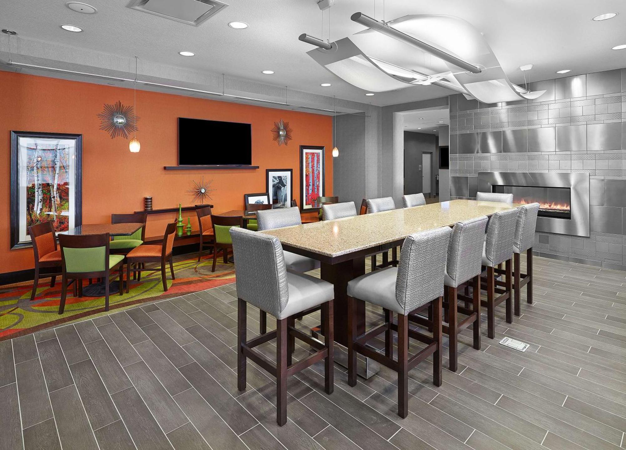 Hampton Inn By Hilton Calgary Airport North Esterno foto